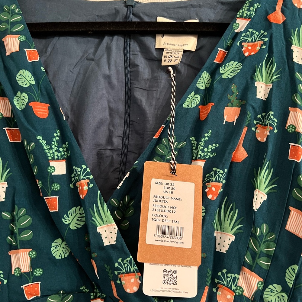 Joanie clothing plus size green dress with cactus print. US 18, UK 22.